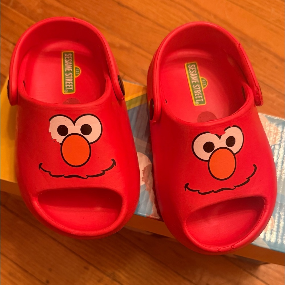 Sesame Street Kids Red Elmo Sandals